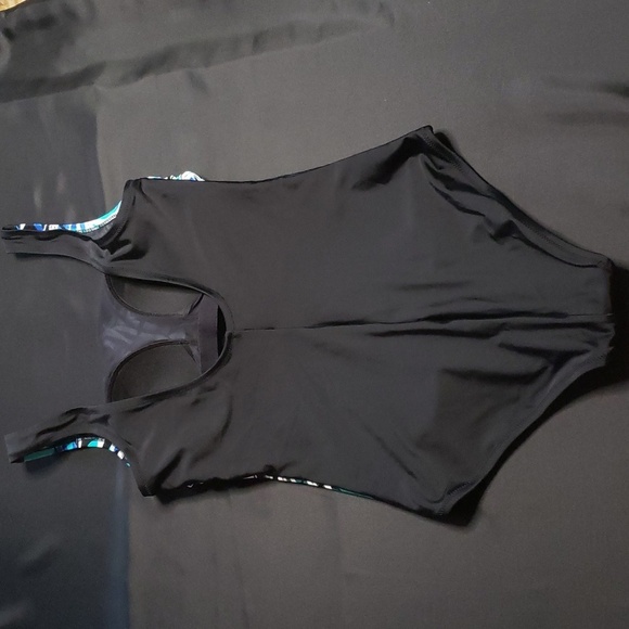 Seeker's Essentials Australia, size 8, blue tones animal/leaf design swimsuit - Picture 5 of 5